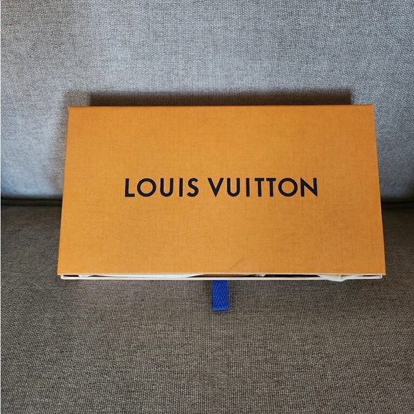Louis Vuitton authentic crossbody bag - Picture 2 of 9
